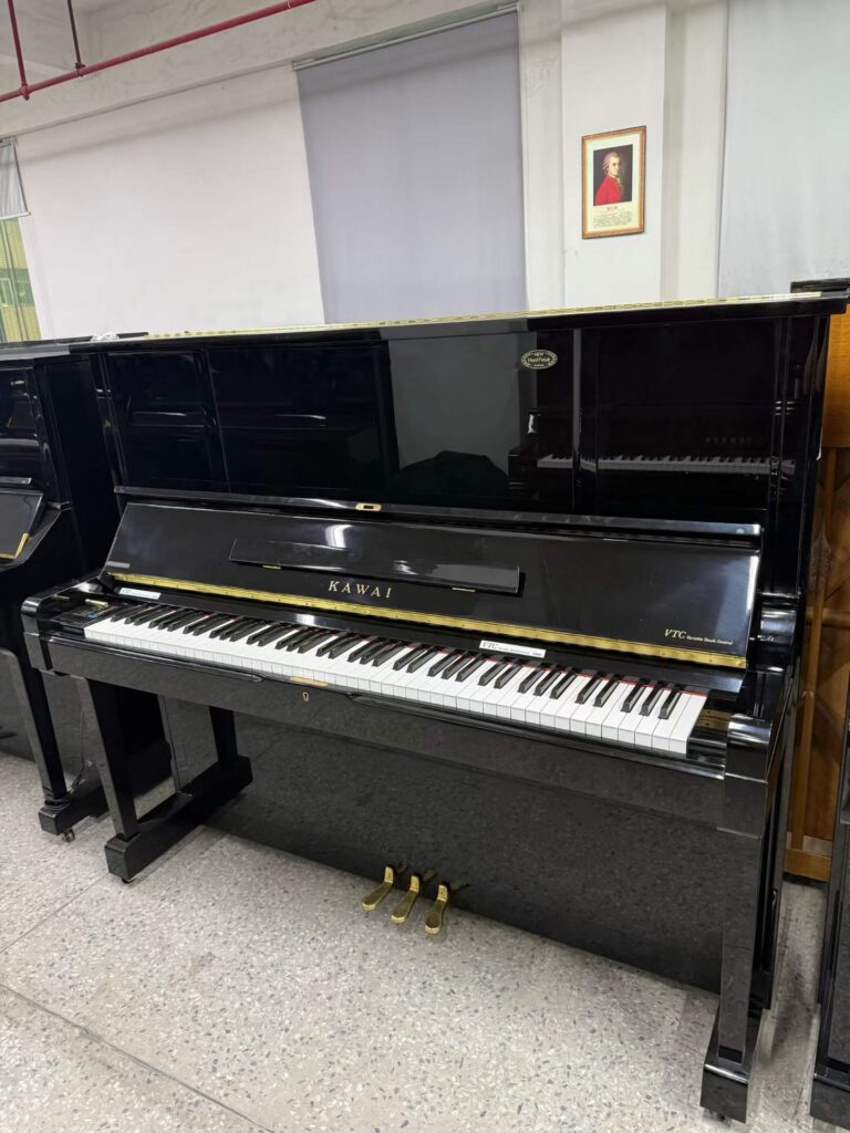 カワイ VT32 中古アップライトピアノ 外観の実物写真 - ピアノ専門査定・買取